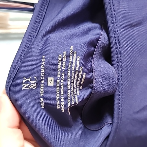 XL tank with built in bra support - Picture 2 of 3